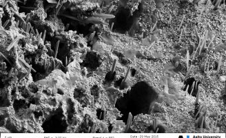 Ceramic-carbonate nanocomposite fuel cells